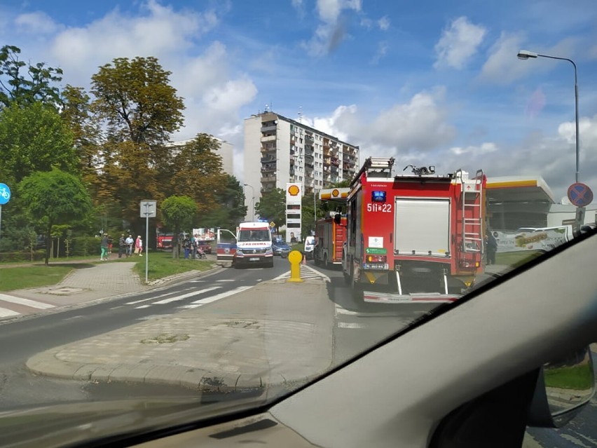 Kraksa osobówki i motoroweru na Klonowej w Oleśnicy