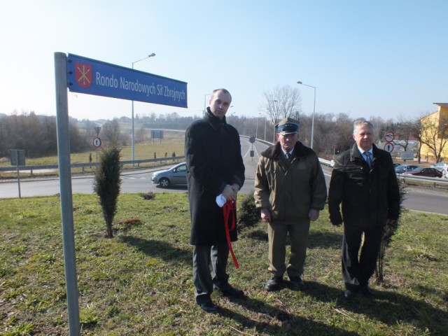 Rondo przy obwodnicy Kraśnika: Odsłonięto tabliczkę z nazwą Narodowych Sił Zbrojnych.