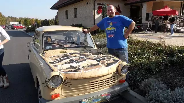 II Zlot Samochodów z lat 70. (i nie tylko) w Piasku. Paweł Soszka i jeden z jego 12 samochodów