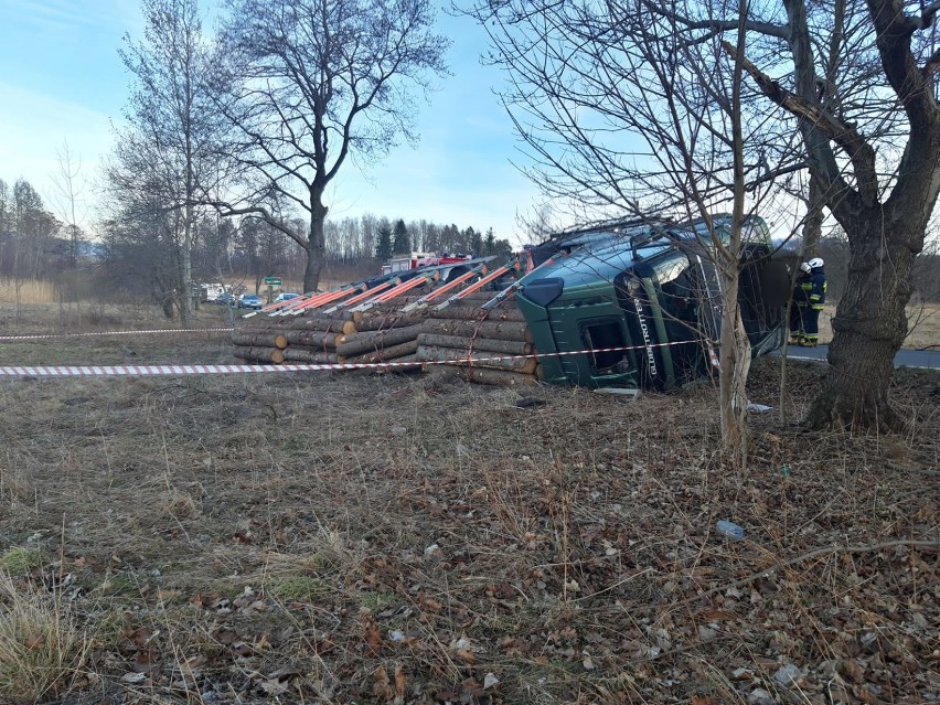 Wypadek ciężarówki w Sosnówce