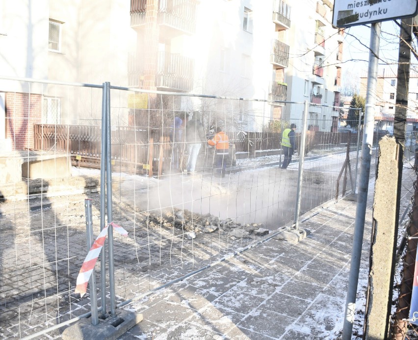 Awaria sieci ciepłowniczej w Piotrkowie. Przerwa w dostawie ciepła dla kilku ulic