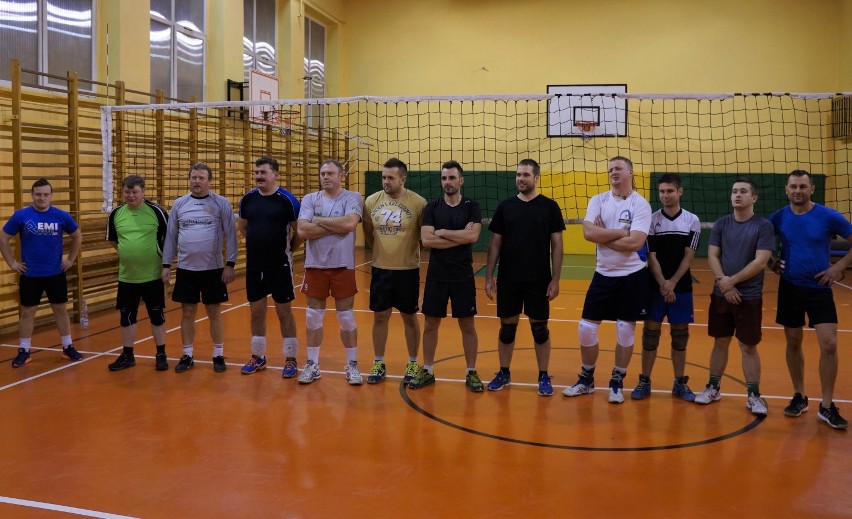 W Baranowicach rozegrali kolejny turniej siatkówki amatorów i podsumowali sezon - ZDJĘCIA