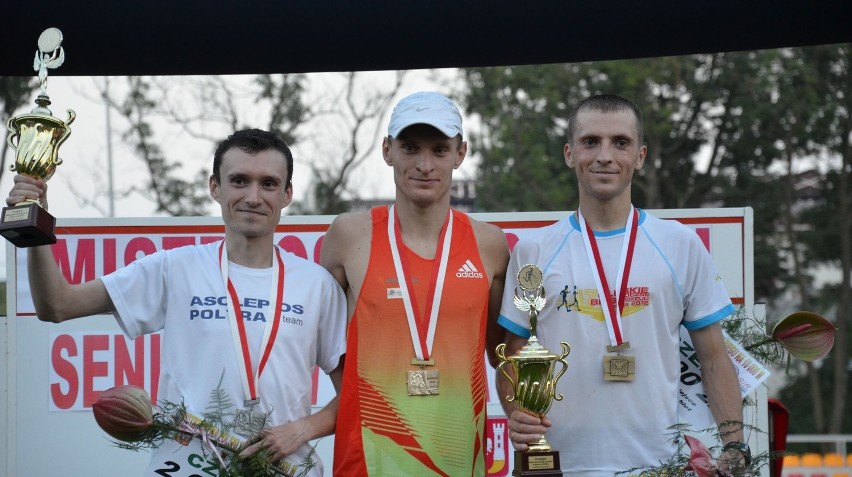 Artur Kozłowski (od lewej) na podium mistrzostw Polski