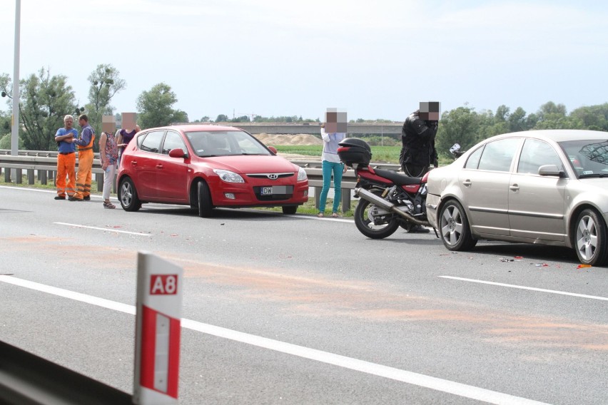 Ogromne utrudnienia na S8 po zderzeniu trzech pojazdów....