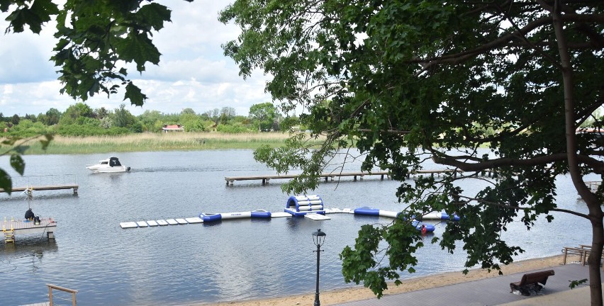 Malbork. Kąpielisko Miejskie z dmuchanym parkiem wodnym, ale za chwilę będzie zdemontowany. Powróci na sezon letni