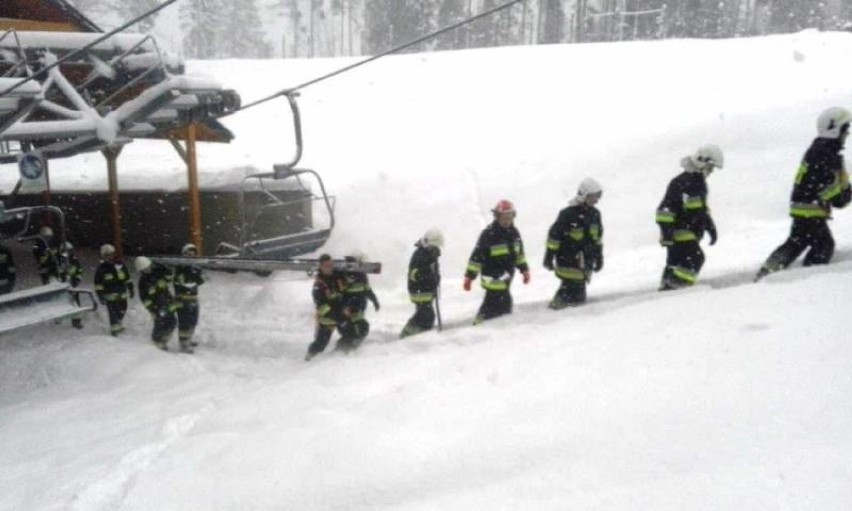Strażacy ćwiczyli na wyciągach narciarskich [ZDJĘCIA]