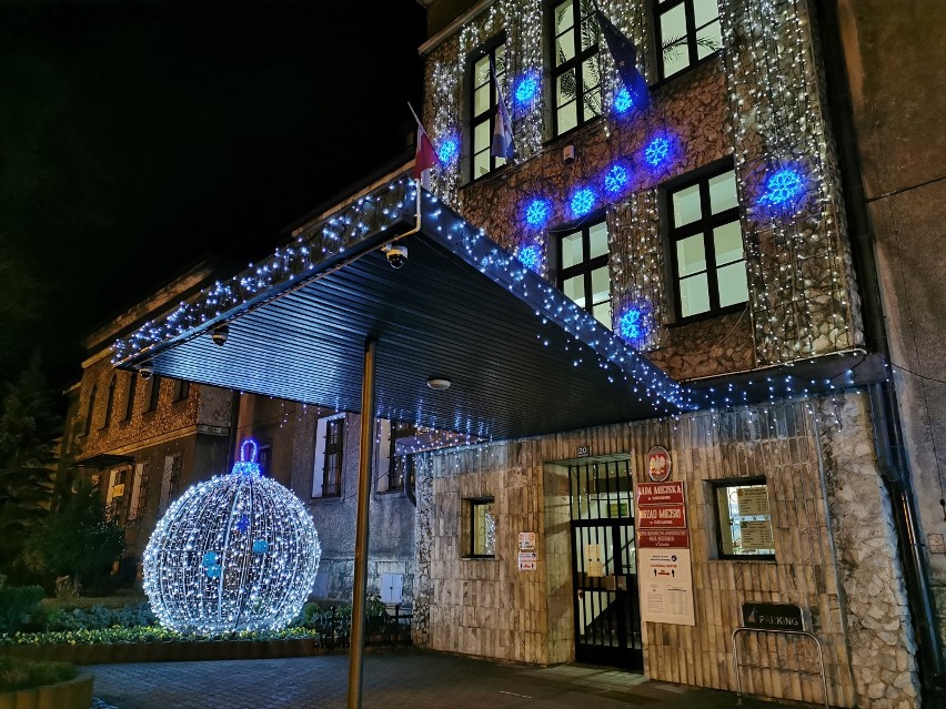 Świąteczne iluminacje rozbłysnęły w centrum Chrzanowa. Miasto na Boże Narodzenie prezentuje się przepięknie [ZDJĘCIA, WIDEO]