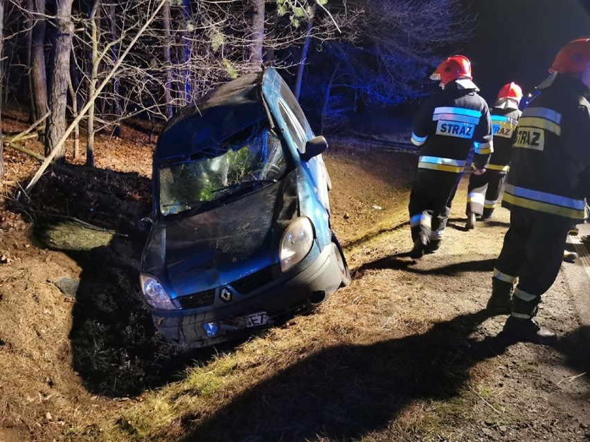 Powiat bełchatowski. Auto dachowało, by nie uderzyć w zwierzynę