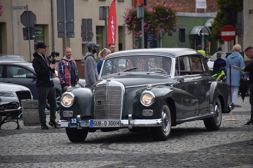 Gratka dla fanów motoryzacji! 48. Poznański Międzynarodowy Rajd Pojazdów Zabytkowych [ZDJĘCIA]