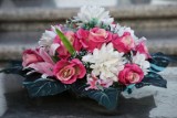 Wiązanki na cmentarz. Sztuczne kwiaty, komplety, z chryzantem i róż. Nowoczesne wiązanki na Wszystkich Świętych 2.11.2023