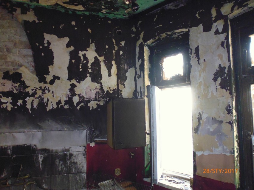 Kwidzyn: Pożar w kamienicy. Dwie osoby w szpitalu, straty na 150 tys. zł [ZDJĘCIA]