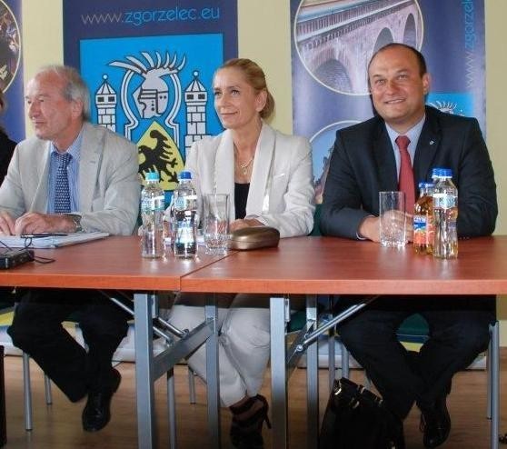 Konferencja prasowa z 9 sierpnia 2012 r. Od lewej: dr Rolf Giesen, Iwona Krawczyk, Rafał Gronicz
