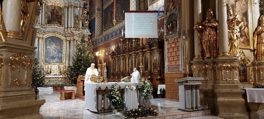 Pasterka w kaliskiej katedrze. "Boże Narodzenie daje człowiekowi nadzieję"