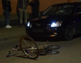 Malbork. Potrącenie rowerzysty na ul. Jagiellońskiej [ZDJĘCIA]. Mężczyzna trafił do szpitala