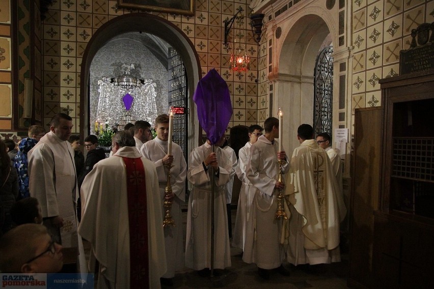 Wielki Czwartek, Msza święta Krzyżma w katedrze we...