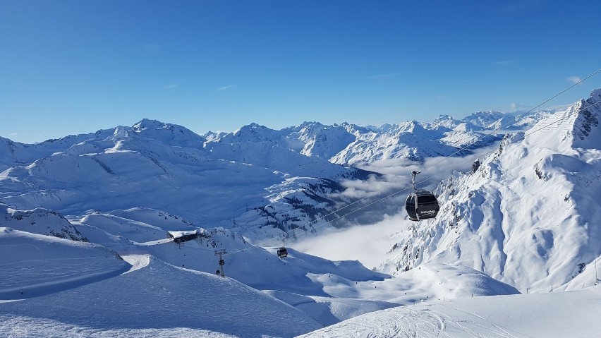 Położony w zachodniej Austrii region Ski Arlberg jest...