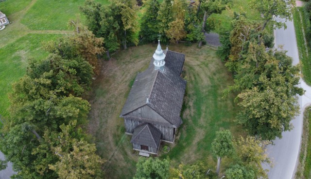 Na konserwację nawy dachu kościoła filialnego  św. Zygmunta w Rososze, zbudowanego w 1762 r., gmina Będków otrzyma 300 tys. zł