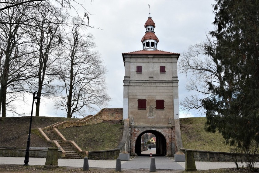 Zbąszyń. Park miejski z grabowymi alejkami, pachnie wiosną - 17 marca 2021 [Zdjęcia]