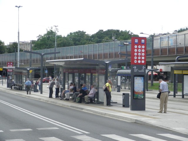 Trwa przebudowa chorzowskiego rynku. Zobacz jak wygląda nowe centrum przesiadkowe!