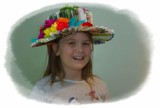 Kaźmierz. Dzieci i wychowawcy zorganizowali Festiwal czapek i kapeluszy [ZDJĘCIA]