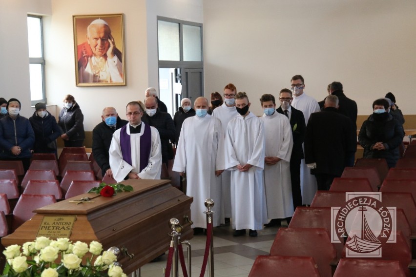 Pogrzeb księdza Antoniego Pietrasa w Bełchatowie, 19.11.2020