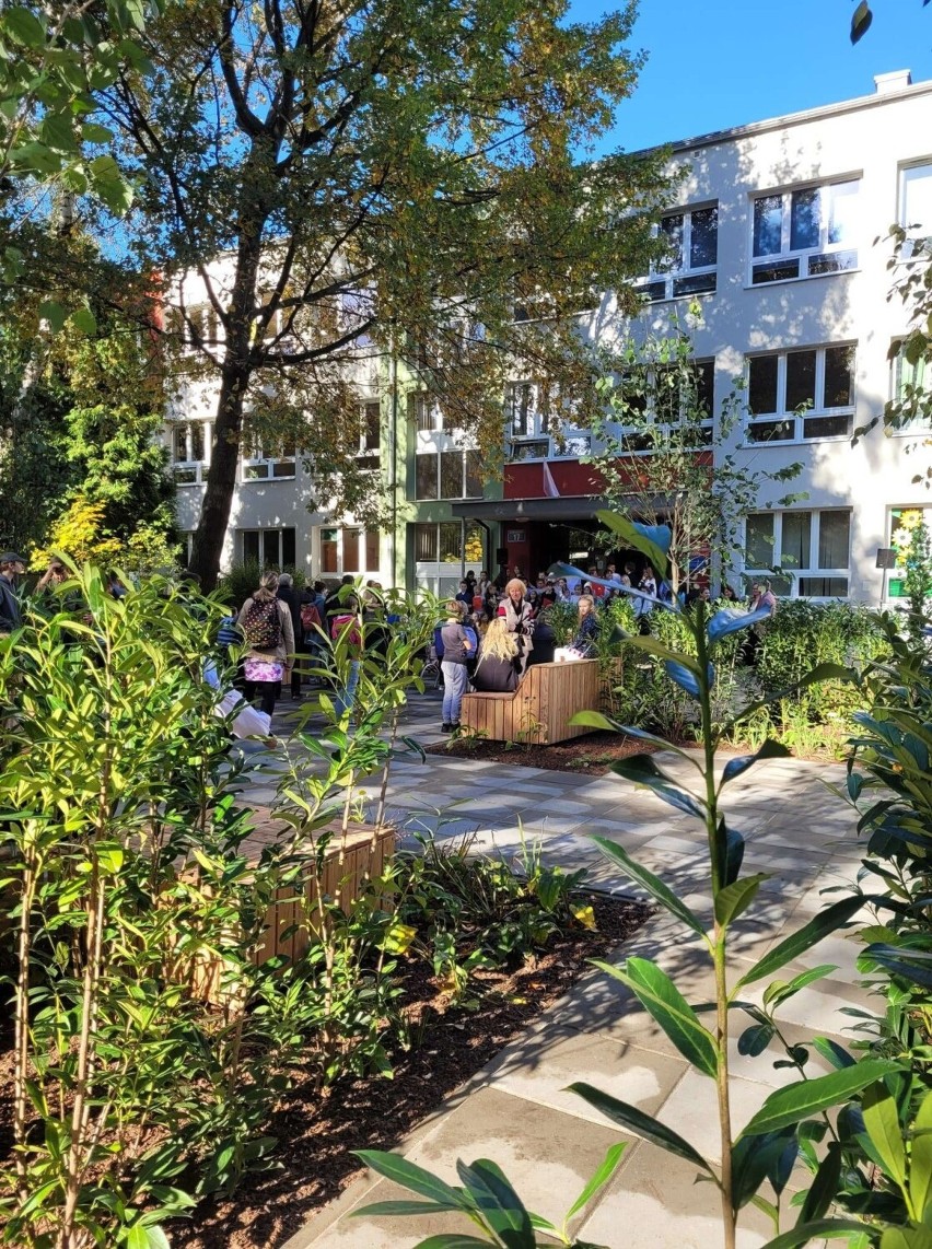 Kolejny park kieszonkowy w Krakowie gotowy i otwarty. To ogród szachowy