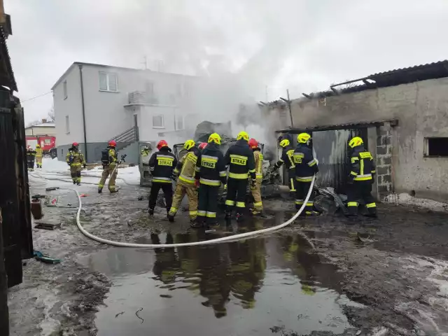 Pożar busa z butlami gazu propan-butan.Poszkodowany kierowca