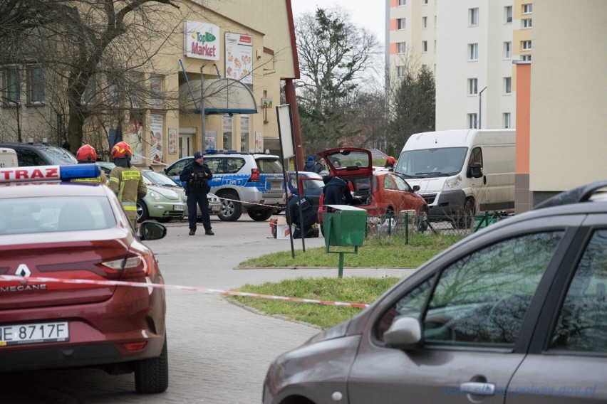 Policja ewakuowała mieszkańców domu przy ul. Okulickiego w Elblągu! ZDJĘCIA