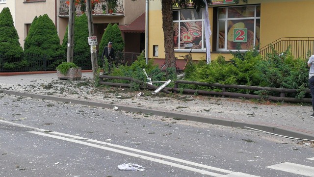 Wybuch gazu w Sierakowie - dwie osoby trafiły do szpitala, ich życiu na szczęście nie zagraża niebezpieczeństwo. Mieszkanie natomiast zostało zniszczone.