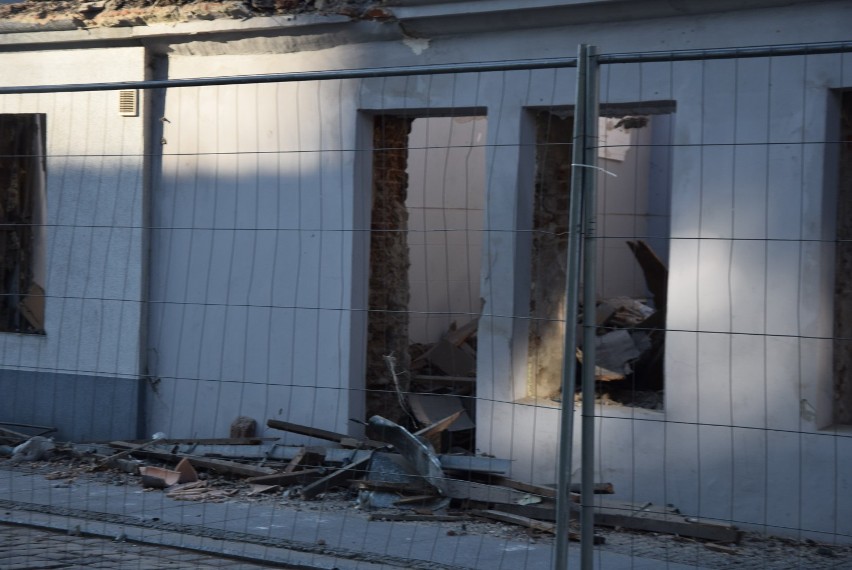 Znika budynek przy ulicy Kolegiackiej w Sieradzu. Będzie tu kamienica (ZDJĘCIA)