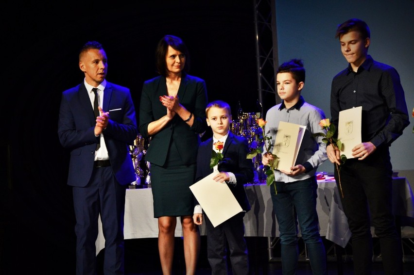 Inauguracja Roku Sportowego w Bełchatowie. Młodzi zawodnicy i trenerzy z nagrodami [ZDJĘCIA]