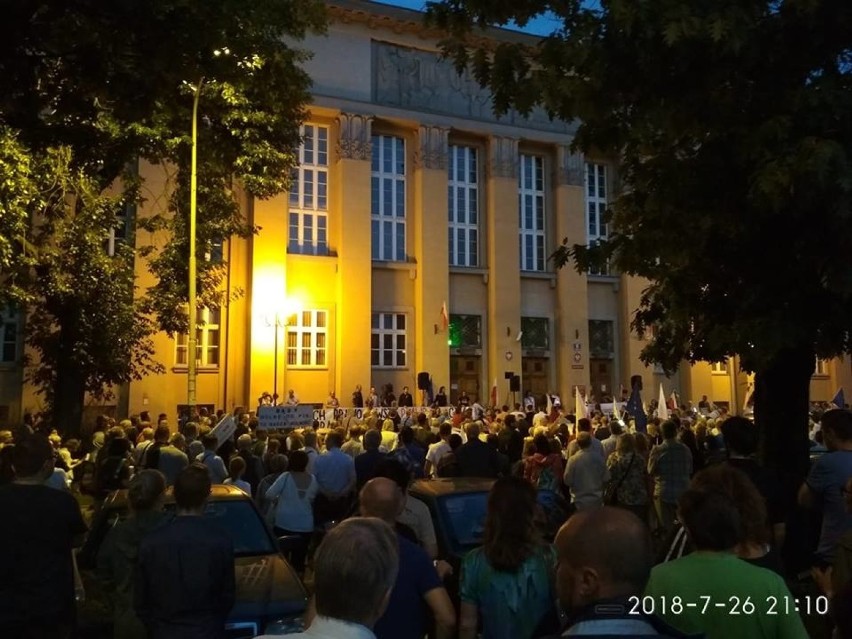 Protest w obronie sądów w Łodzi