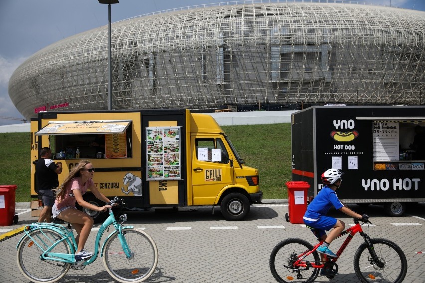 Arena na Fest! W zielonej strefie relaksu Arena Garden zaparkowały food trucki [ZDJĘCIA]