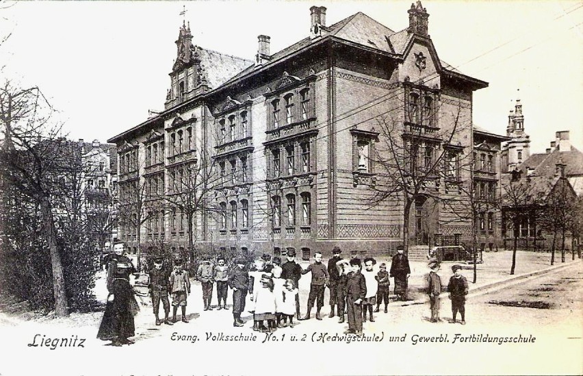 Lata 1900-1905 , Ewangelicka szkoła powszechna w Legnicy.