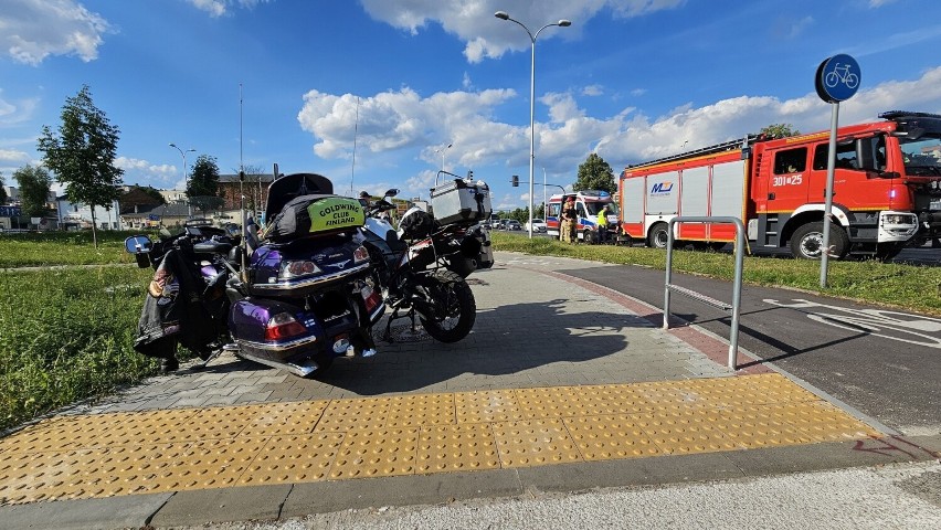 Wypadek w centrum Kielc. Zderzyli się dwaj motocykliści z Finlandii, obaj trafili do szpitala. Zobacz zdjęcia