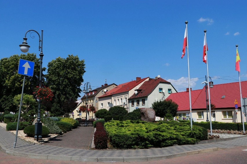 Centralnym punktem Pszczewa jest rynek, na którym  odbywają...