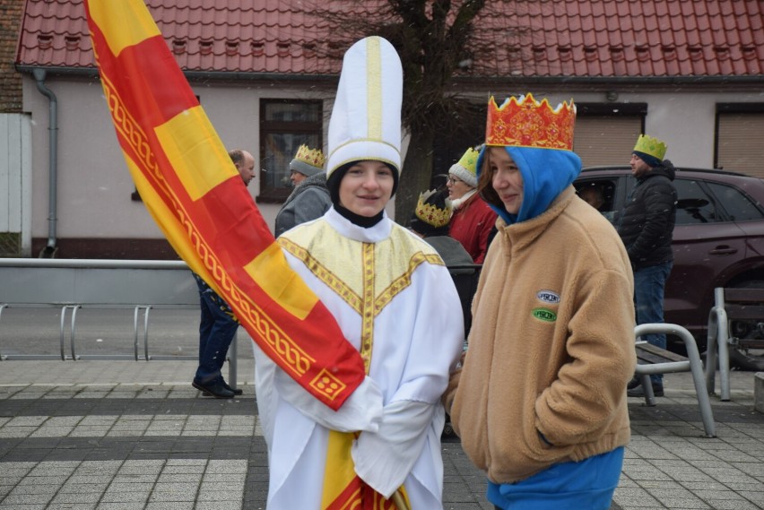 Orszak Trzech Króli w Ryczywole. Wierni przeszli ulicami miejscowości [ZDJĘCIA]