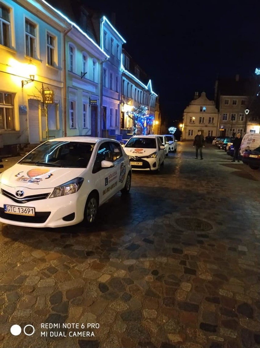 Gniew. Wielka Orkiestra Świątecznej Pomocy gra już na ulicach miasteczka od samego rana [WIĘCEJ ZDJĘĆ]