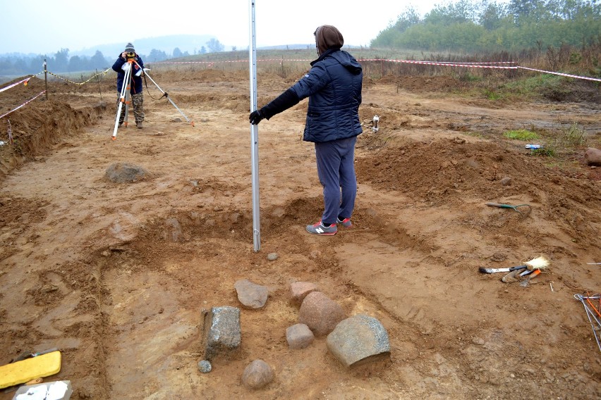 Skarszewy: Archeolodzy znaleźli grób kobiety [ZDJĘCIA]