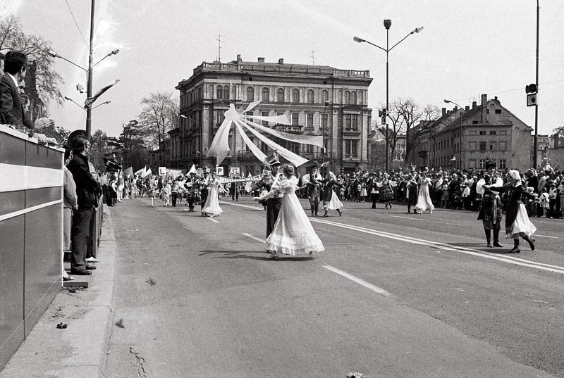 Legnica na zdjęciach z lat 80. i 90. Miasto wyglądało...