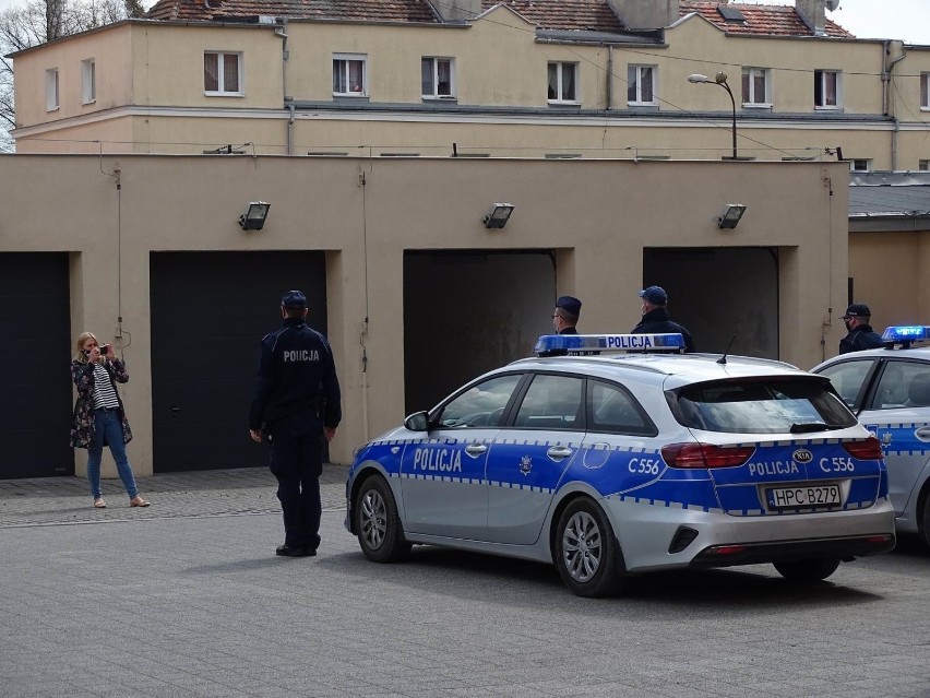 Policjanci w Chełmnie uczcili pamięć kolegi z Raciborza,...