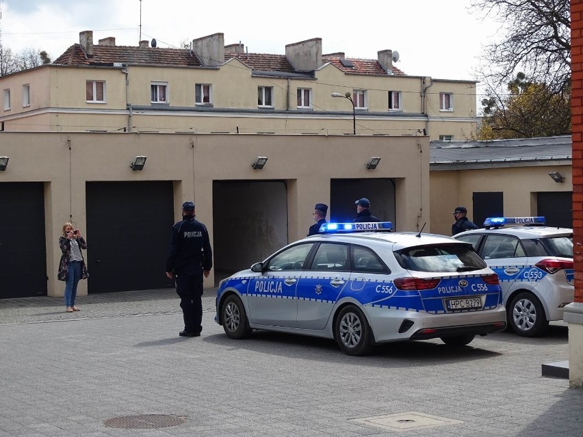 Policjanci w Chełmnie uczcili pamięć kolegi z Raciborza,...