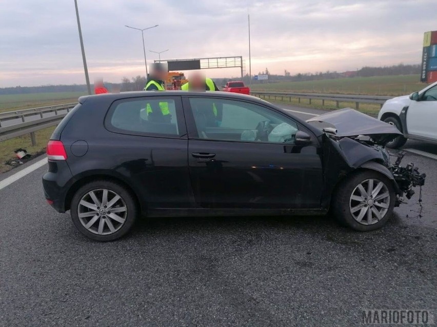 Zderzenie na 223 km opolskiego odcinku autostrady A4 w stronę Katowic. Natomiast na DK45 wypadki w Trzebiszynie i Jełowej 