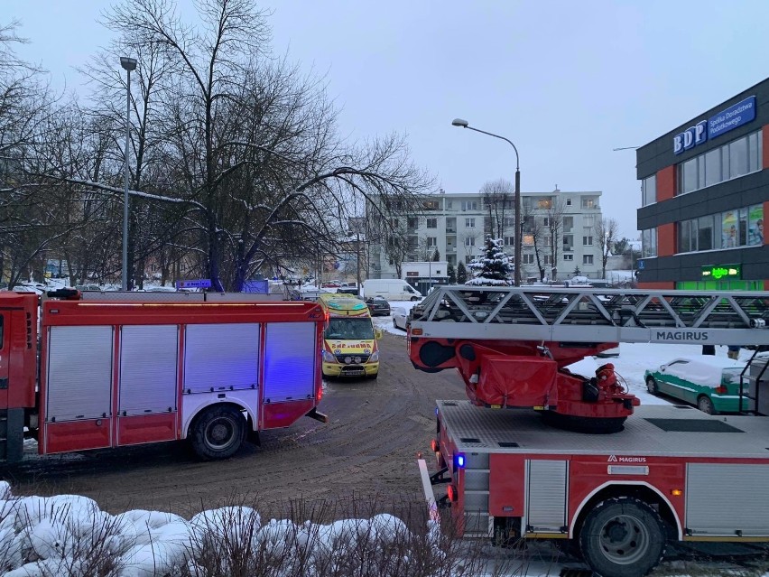 Wielka akcja służb ratunkowych w centrum Kielc. Co się stało? [ZDJĘCIA]