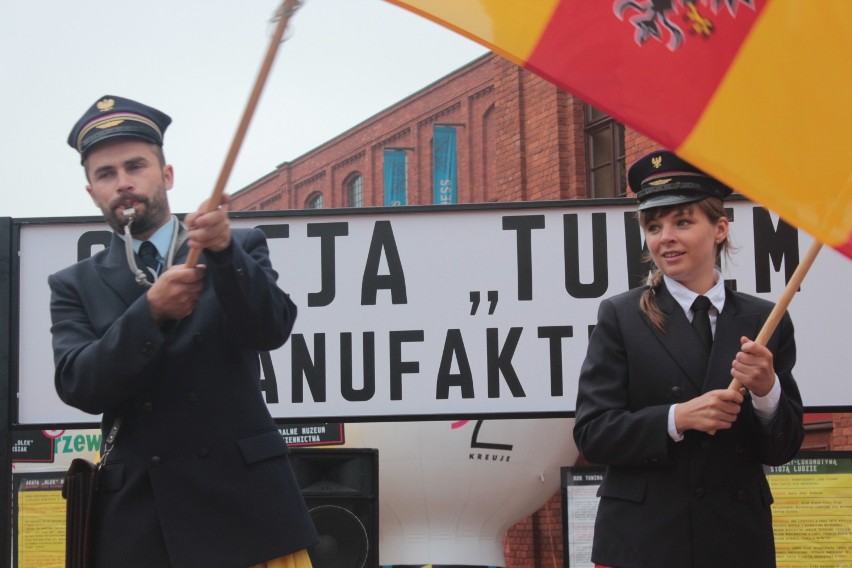 W Manufakturze zaprezentowano lokomotywę pokrytą włóczką.