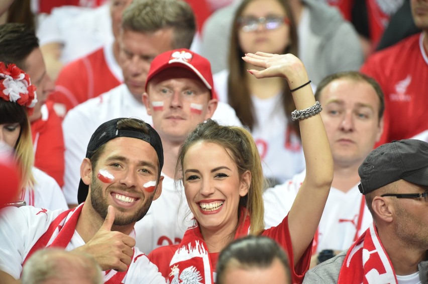Euro 2016 Polska - Niemcy: Te kibicki zagrzewały naszych do...