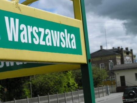 Z ul. Warszawskiej (nieopodal dworca) do Warszawy będzie bardzo blisko- wystarczy w piątek o godz. 15.27 wsiąść do bezpośredniego pociągu do stolicy.