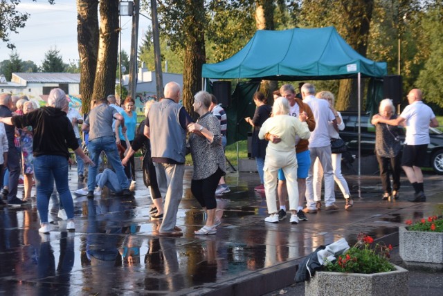 Ostatni dzień sierpnia nie mógł obyć się bez tańca nad zalewem na radomskich Borkach.