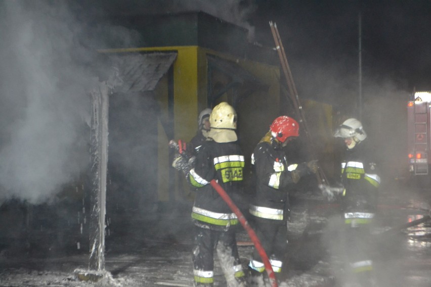 Pożar w Pleszewie. Paliło się przedsiębiorstwo ,,Drewko"