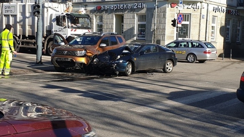 Wypadek na skrzyżowaniu ul. Radwańskiej i Wólczańskiej w Łodzi 